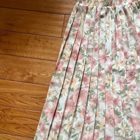 Vintage floral pleated skirt 🌸🌺 - Picture 4 of 4